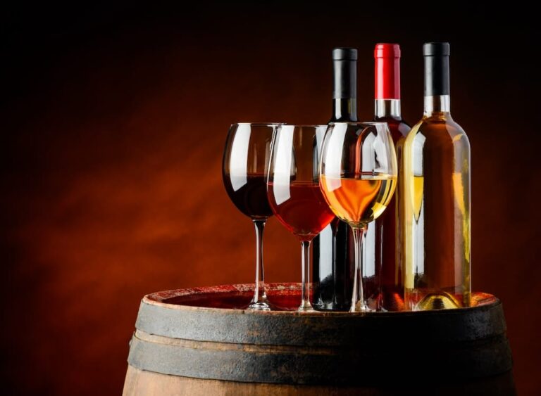 Páginas web restaurantes - Botellas y copas vino