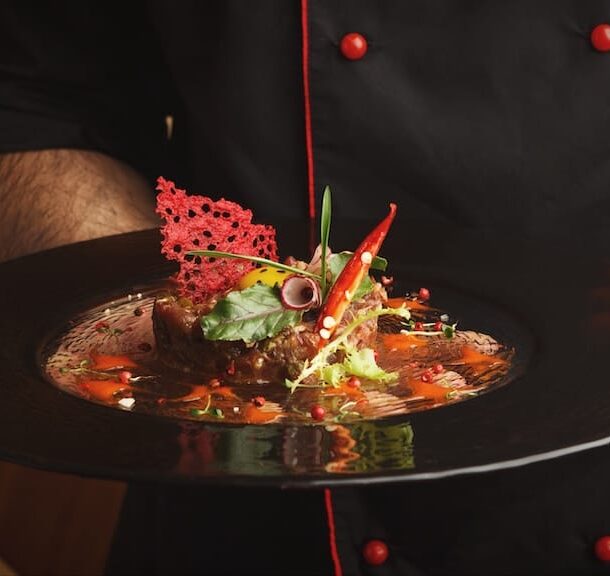 Páginas web restaurantes - Plato tartare camarero